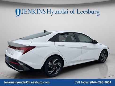New 2025 Hyundai Elantra Limited FWD image 4