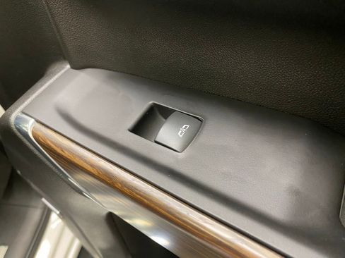 Used 2022 Chevrolet Silverado 1500 High Country w/ Technology Package image 19