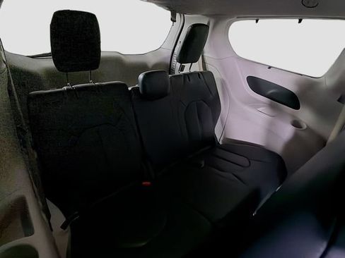 Used 2020 Chrysler Pacifica Touring-L FWD image 26