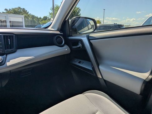 Used 2018 Toyota RAV4 XLE AWD/4WD image 15