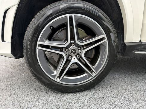 Used 2023 Mercedes-Benz GLS 450 4MATIC w/ AMG Line Exterior image 37
