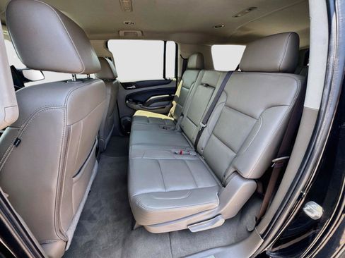 Used 2019 Chevrolet Suburban LT RWD image 23