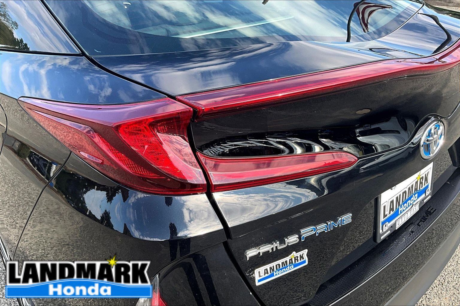 Used 2021 Toyota Prius Prime LE w/ Carpet Mat Package (TMS) FWD image 31