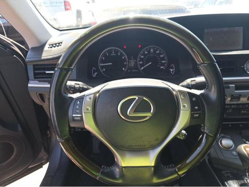 Used 2013 Lexus ES 350 3.5L V6 4DR SEDAN w/ Luxury Pkg image 11