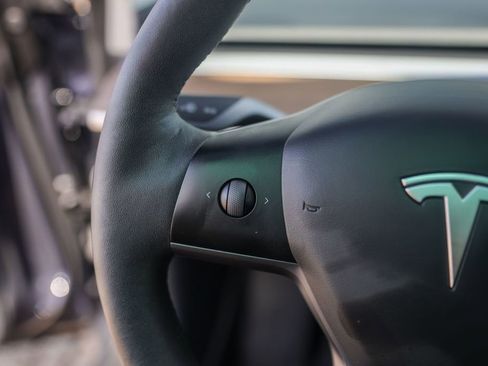 Used 2023 Tesla Model 3 Standard Range image 13