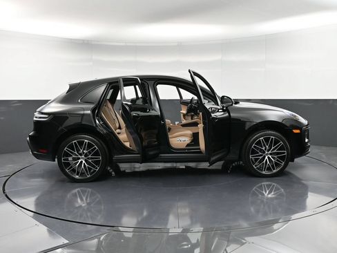 Certified 2026 Porsche Macan AWD/4WD image 36