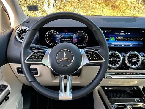 Used 2026 Mercedes-Benz GLA 250 4MATIC image 5