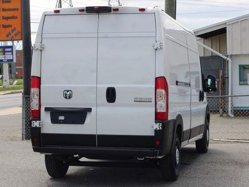 Used 2025 RAM ProMaster 2500 w/ Convenience Group FWD image 8