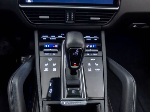 Used 2021 Porsche Cayenne Coupe image 27