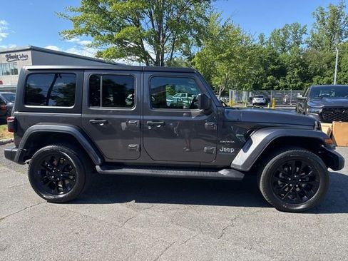 Used 2023 Jeep Wrangler Unlimited Sahara AWD/4WD image 15
