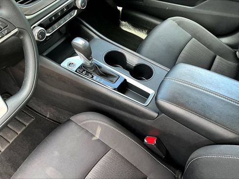Used 2025 Nissan Altima 2.5 SV FWD image 19