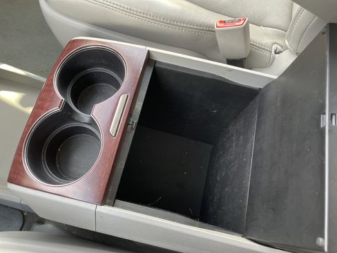 Used 2014 Toyota Sienna XLE image 33