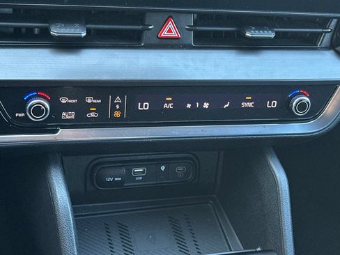 Certified 2025 Kia Sportage EX AWD/4WD image 21