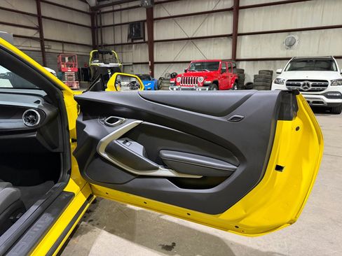 Used 2017 Chevrolet Camaro SS RWD image 27