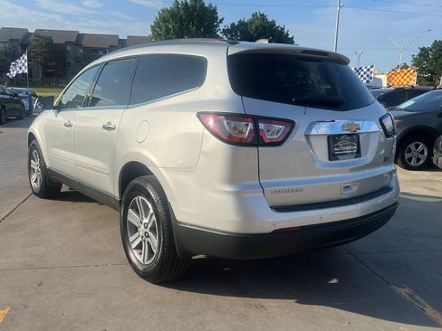 Used 2017 Chevrolet Traverse LT FWD image 5