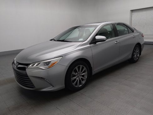 Used 2015 Toyota Camry XLE image 2
