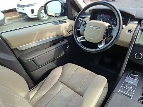 Used 2020 Land Rover Discovery Landmark image 15