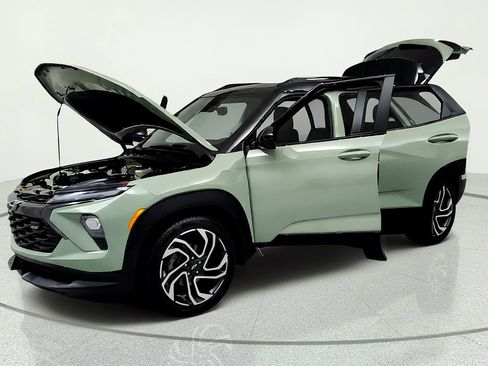 Used 2024 Chevrolet TrailBlazer RS w/ Convenience Package FWD image 9
