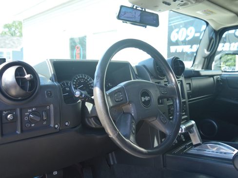 Used 2005 HUMMER H2 w/ Preferred Equipment Group AWD/4WD image 30