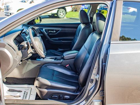 Used 2017 Nissan Altima 3.5 SL w/ 3.5SL Technology Package image 11