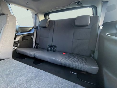 Used 2018 GMC Yukon SLE w/ SLE Value Package image 18