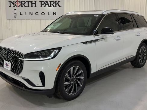 New 2025 Lincoln Aviator 2WD image 5