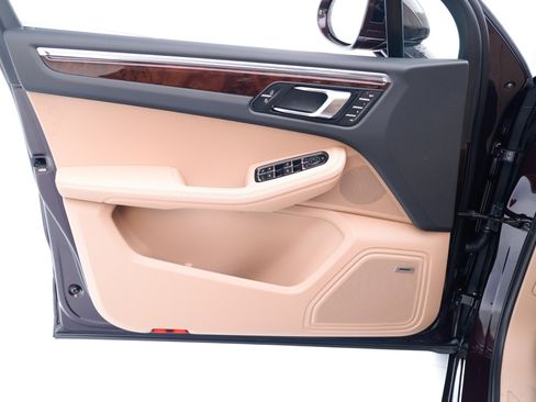 Certified 2026 Porsche Macan AWD/4WD image 21