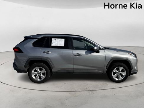 Used 2021 Toyota RAV4 XLE w/ Convenience Package image 3