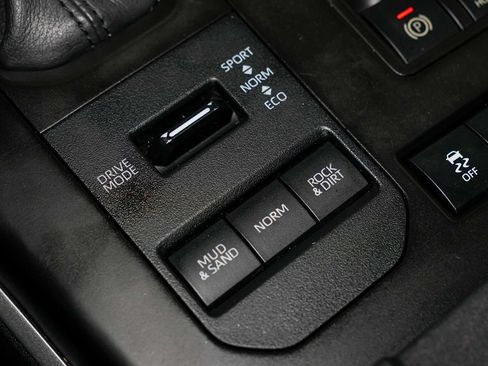 Used 2020 Toyota Highlander XLE AWD/4WD image 15
