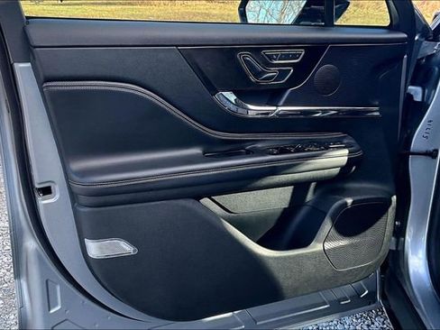 Used 2024 Lincoln Corsair AWD image 23