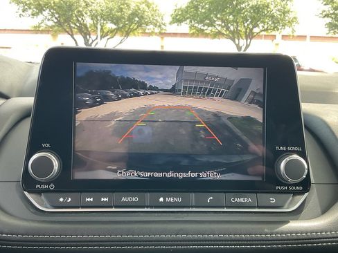 Used 2025 Nissan Rogue SV FWD image 30