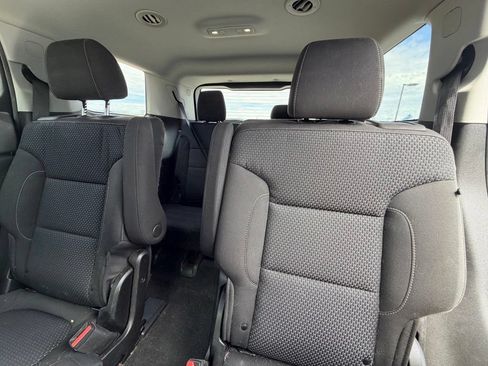 Used 2021 GMC Acadia SLE w/ Driver Convenience Package FWD image 9