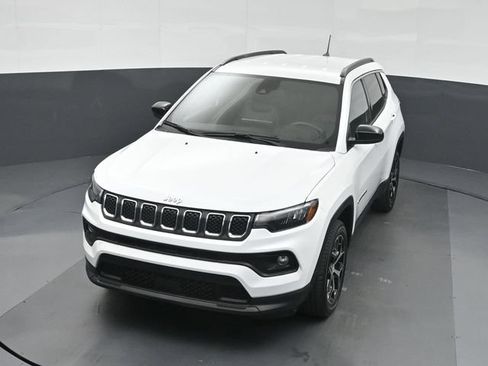 Used 2024 Jeep Compass Latitude w/ Altitude Special Edition AWD/4WD image 41