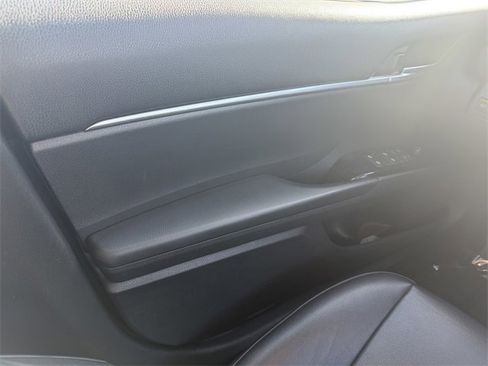 Used 2019 Toyota Camry SE image 31
