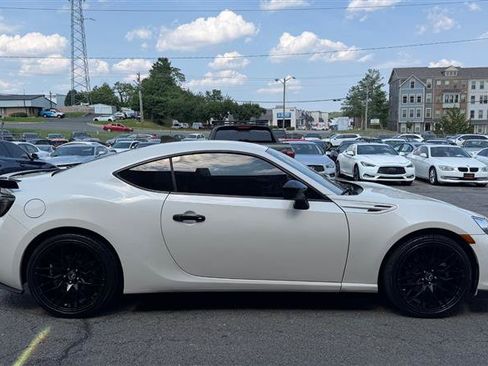 Used 2018 Toyota 86 RWD image 12