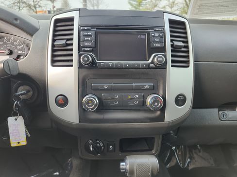 Used 2016 Nissan Frontier SV image 27