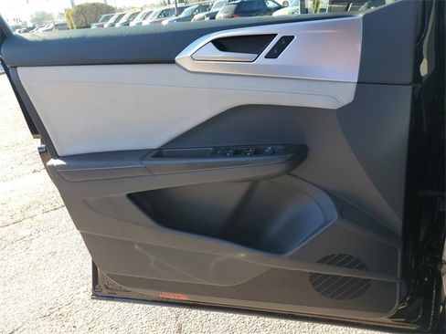 Certified 2025 Volkswagen Taos SE image 29