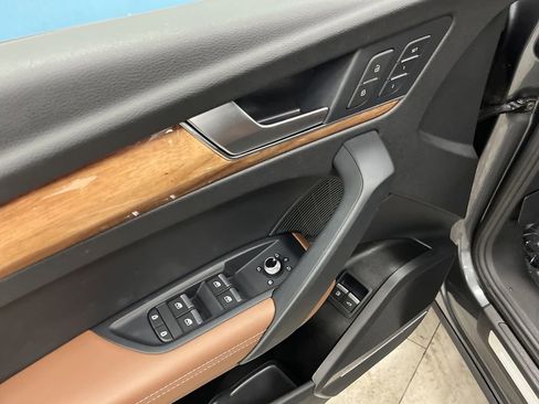 Used 2022 Audi Q5 e Prestige w/ Prestige Package image 30