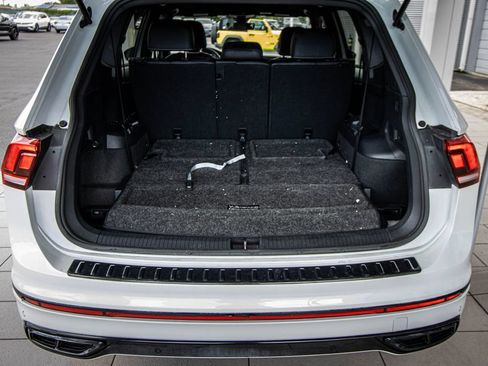 Certified 2023 Volkswagen Tiguan SE R-Line FWD image 17