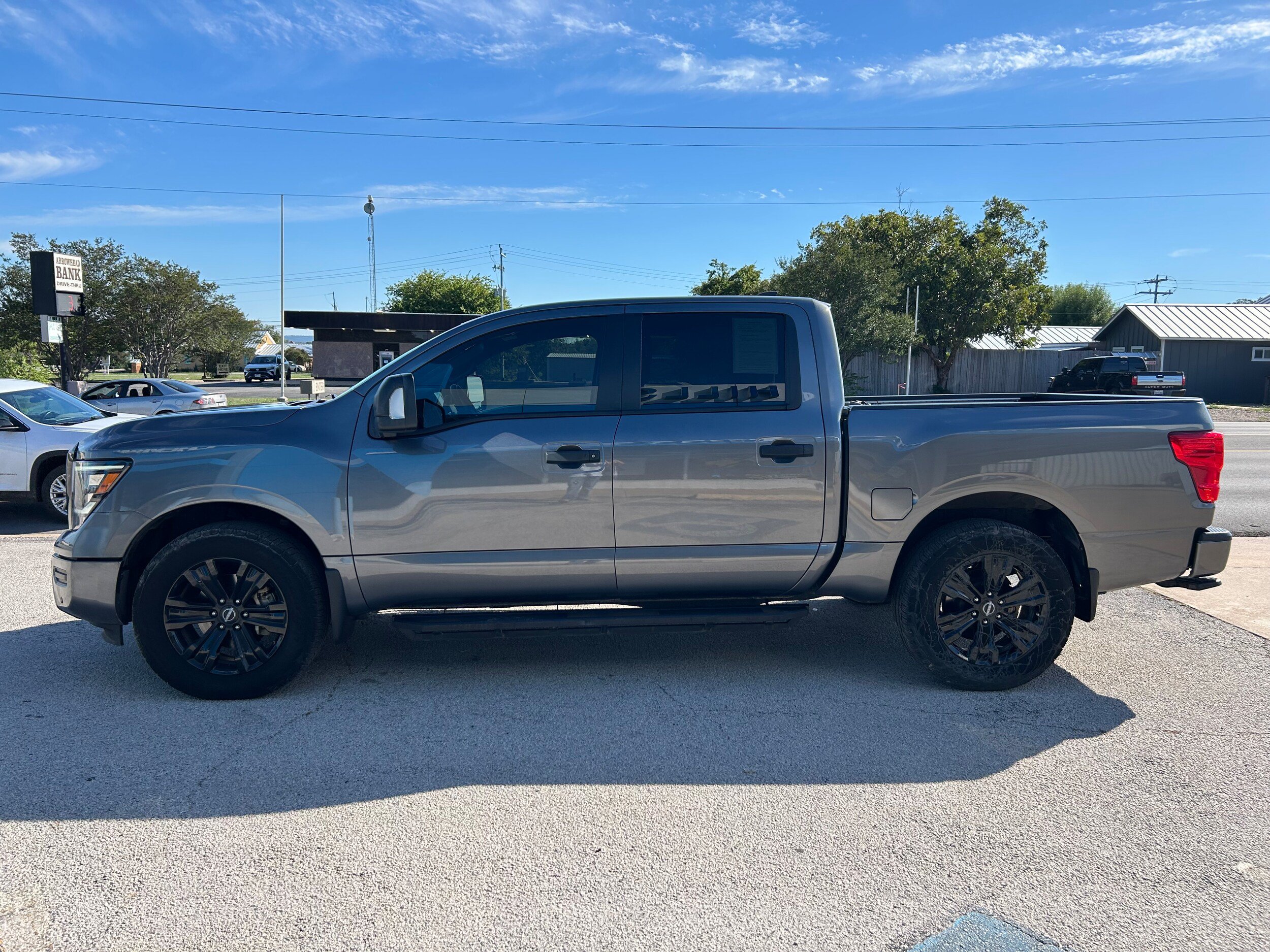 Used 2023 Nissan Titan SV w/ SV Convenience Package AWD/4WD image 3