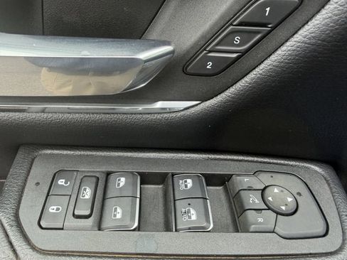 Used 2025 RAM 1500 Laramie AWD/4WD image 16