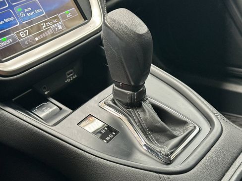 Used 2025 Subaru Outback AWD/4WD image 26