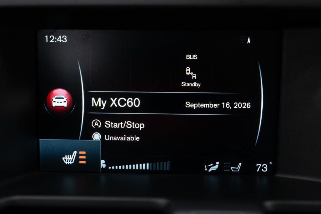 Used 2016 Volvo XC60 T5 Premier w/ Proximity Package FWD image 21