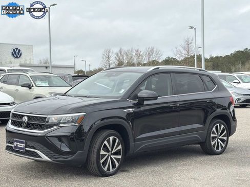 Used 2024 Volkswagen Taos SE w/ MDO Package image 8