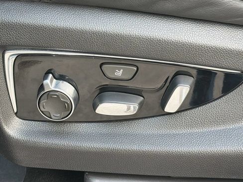 Used 2018 Cadillac Escalade Platinum AWD/4WD image 27
