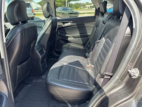 Used 2019 Ford Edge SEL w/ Equipment Group 201A AWD/4WD image 17