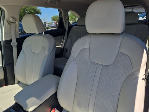 Certified 2022 Kia Sorento S FWD image 22