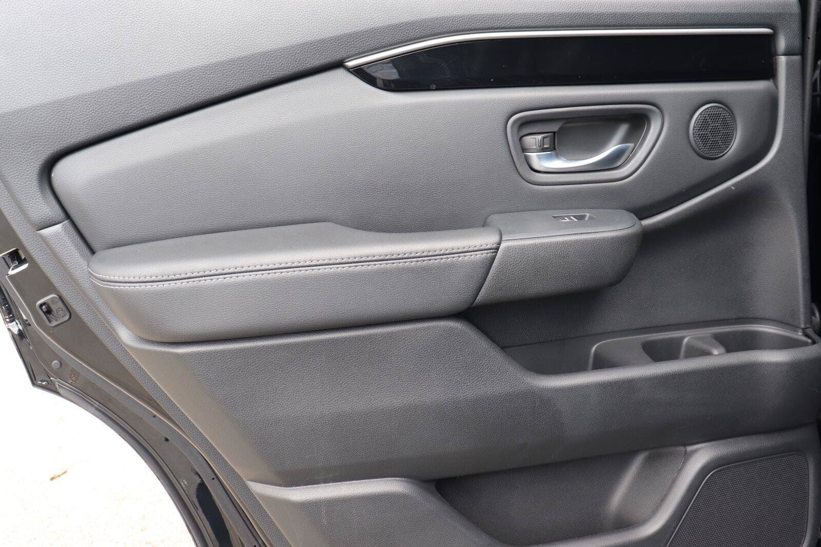Used 2023 Honda Pilot Touring image 12