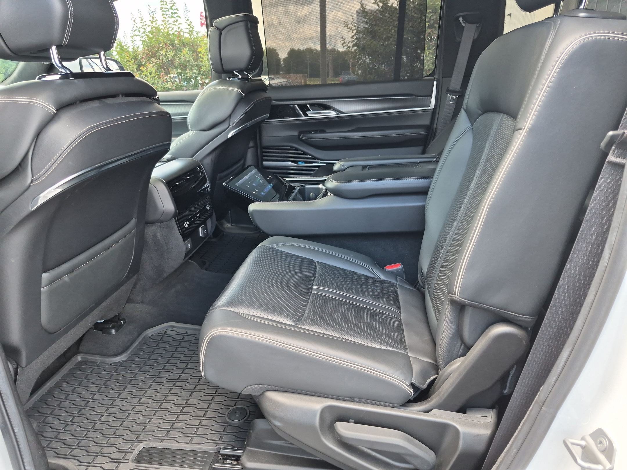 Used 2022 Jeep Grand Wagoneer Series II AWD/4WD image 21