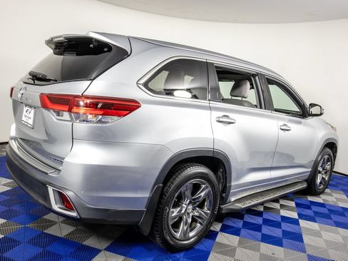 Used 2018 Toyota Highlander Limited Platinum FWD image 6
